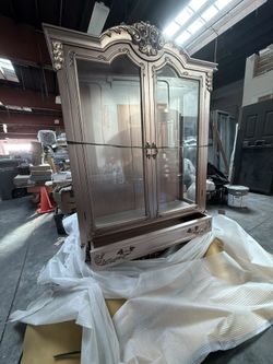 Versailles Antique Platinum Curio Cabinet