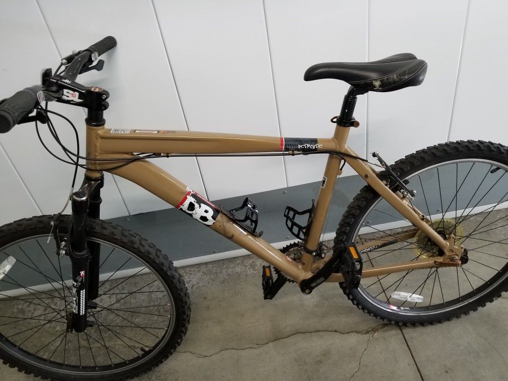 Diamondback Hooded Strong Box 6061 DB 78 Response