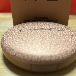 MAC Skinfinish Sunstruck Matte Bronzer.