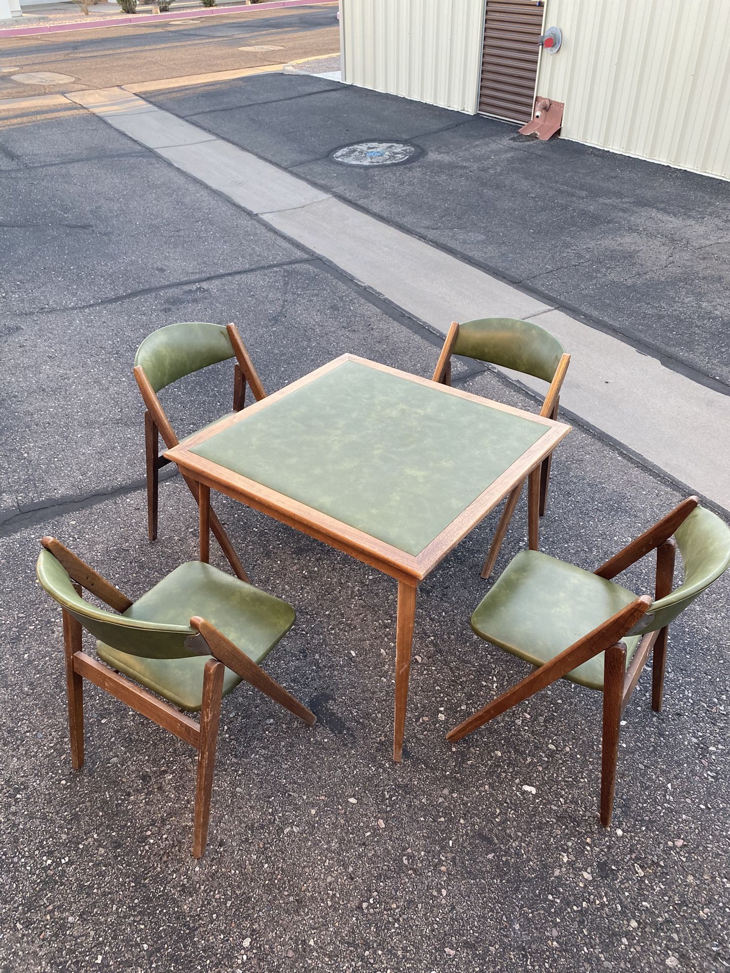 vintage Stakmore mid-century modern folding card table with four folding chairs