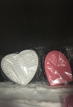 Makeup brush cleaners