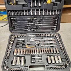 Dewalt Socket and Wrench Set