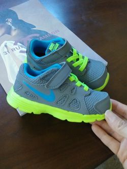 New Nike toddler shoes size7c