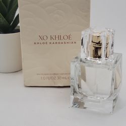 KHLOÉ KARDASHIAN
 
XO KHLOÉ 1 fl