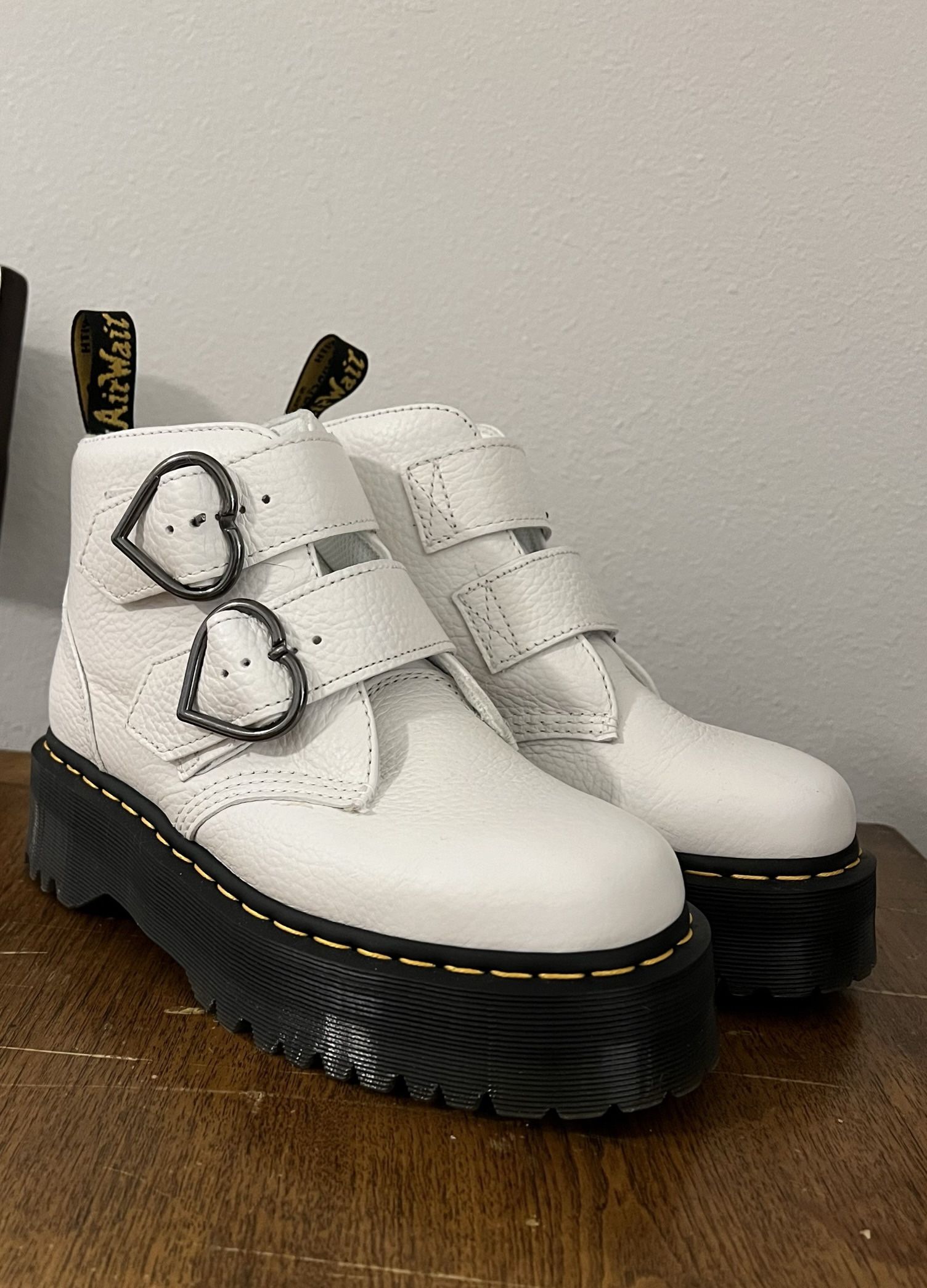 Doc Martens Devon Heart Leather Platform Boots Womens Size 8 (DISCONTINUED PAIR),All Products : American Fashion Style Bags On Sale