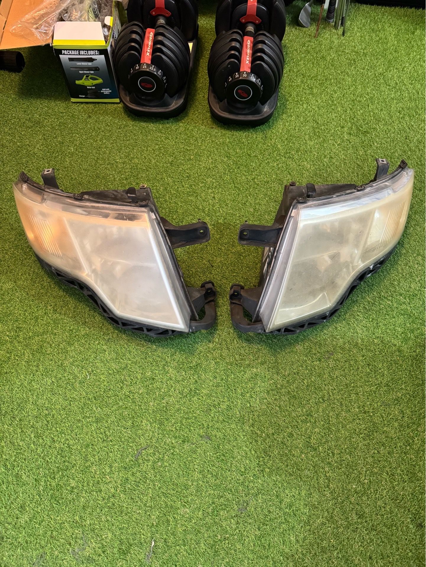 2 OEM Ford Edge 07-10 Headlights left and right