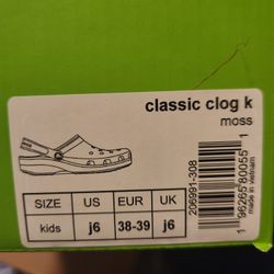 Kids Crocs Size J6 NEW