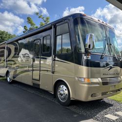 2004 Gas Newmar RV  Motor Home 