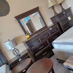 5 PC Wood Bedroom