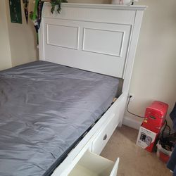 Full Size Bed & Dresser
