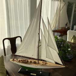Mantle Ship Model “SHAMROCK”