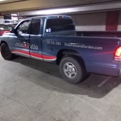 2003 Dodge Dakota V8 Ac Works Stickers Are Current $2,400 Title On Hand 
