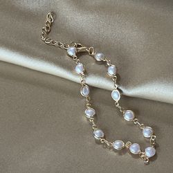 Delicate Faux Pearls Bracelet 