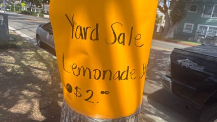 Yard sale & Lemonade $2.
