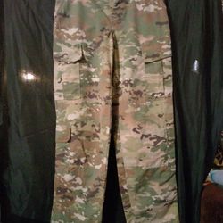 US Army Combat Uniform Unisex Camo Ripstop Cargo Pants.