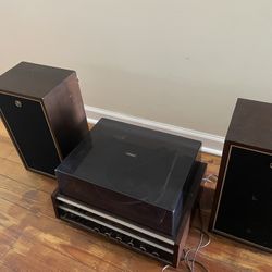 📻📻📻 Vintage Hitachi Record Player 📻📻📻