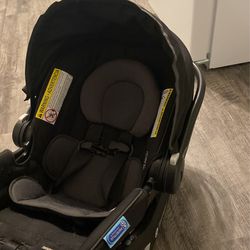 Graco Car seat With Base Attachment 