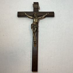Vintage 15 1/2” x 8 1/2” wooden / brass Christian crucifix
