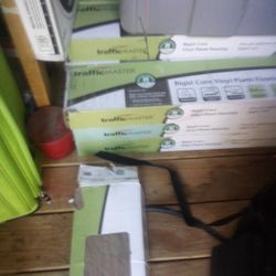 12 Packs Of Edwards Oak. Vinyl Flooring600 Value