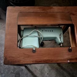 Sewing Machine W/Table