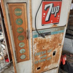 WORKING OLD 7UP SODA POP MACHINE