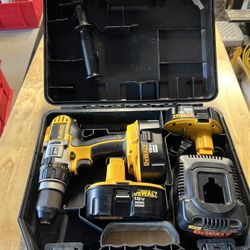 18V MAX XR Cordless Brushless 3-Speed 1/2 in. Hammer Co Drill with (2) 18V 5.0Ah Batteries and Charger