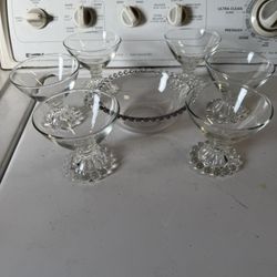 SET Beautiful Glasses and Bowl ALL FOR 