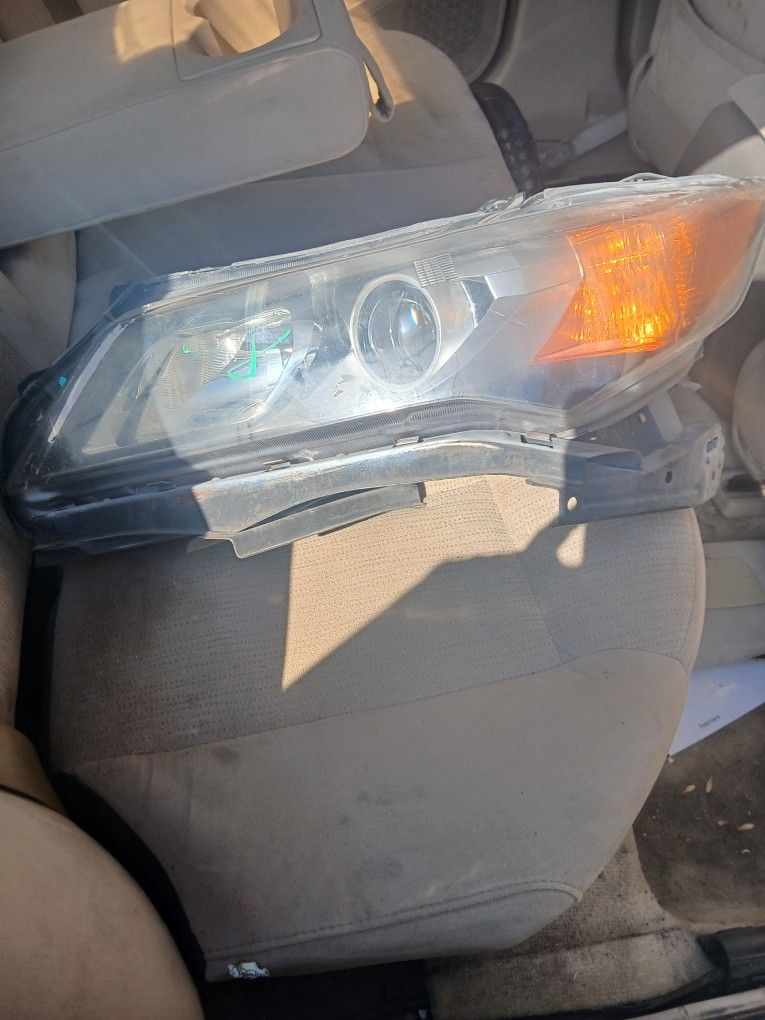 2014 Acura ILX left headlight halogen