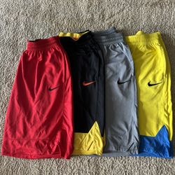 Men Nike Shorts (size X-Large)