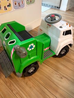 Kids ride on recycle truck