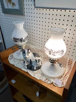Set of 2 Vintage Milk Glass Lamps