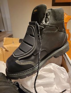 Safety boots