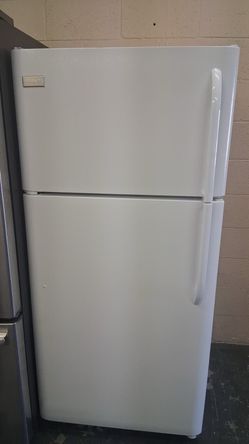 Nice Frigidaire top and bottom refrigerator