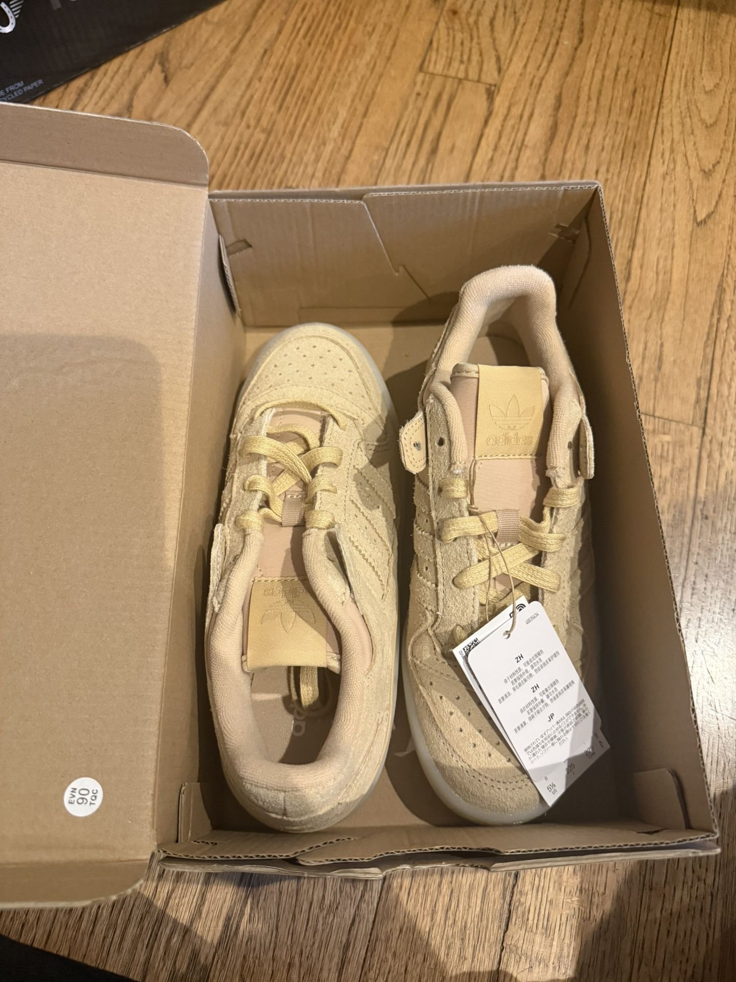 Adidas Forum Low CL W Sneakers – Women’s Size 5.5 (Brand New in Box)