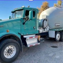 2008 Kenworth T800 McNeilus Cement mixer 10.5 CY 250m 6k Hrs DOT Cert 