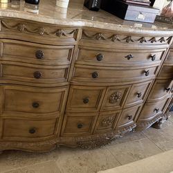 DRESSER BUFFET HUTCH SIDEBOARD ENTRY STATEMENT PIECE Ashley Furniture South Coast