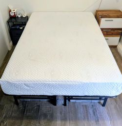 White Memory Foam Mattress Full Size Medium Firm Great condition & Frame Lots of Storage