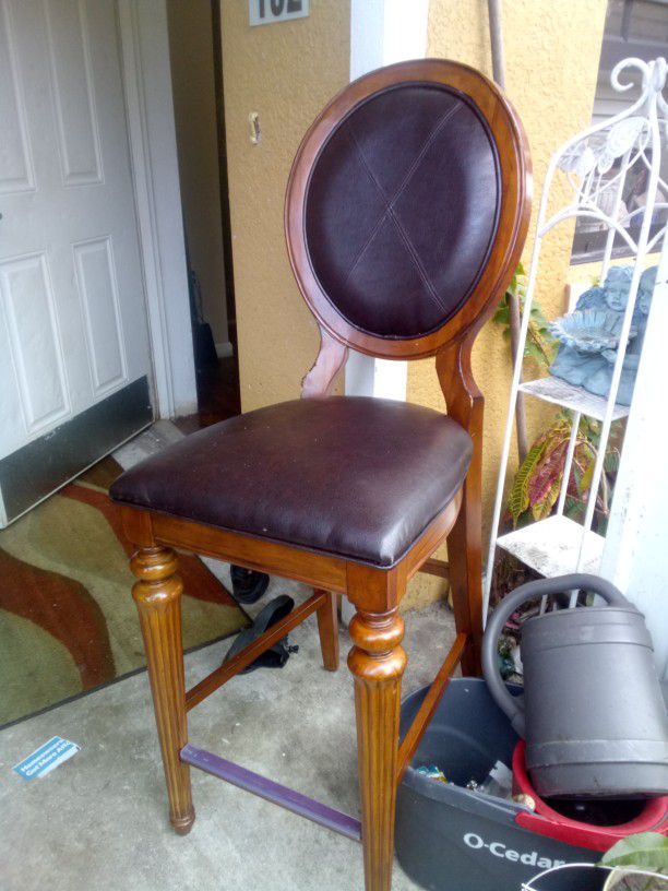 HIGH BACK CHAIR IS IN GREAT CONDITION.