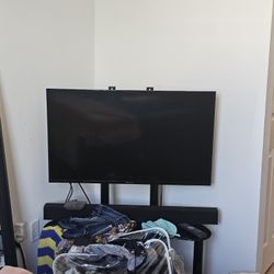 TV PANASONIC 32 INCHES AND STAND 150.00