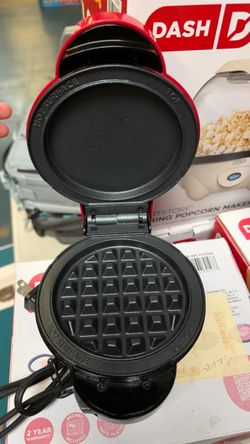 Dash Christmas waffle maker