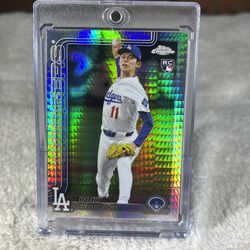 2025 Topps Chrome Roki Sasaki Prism Rookie Refractor