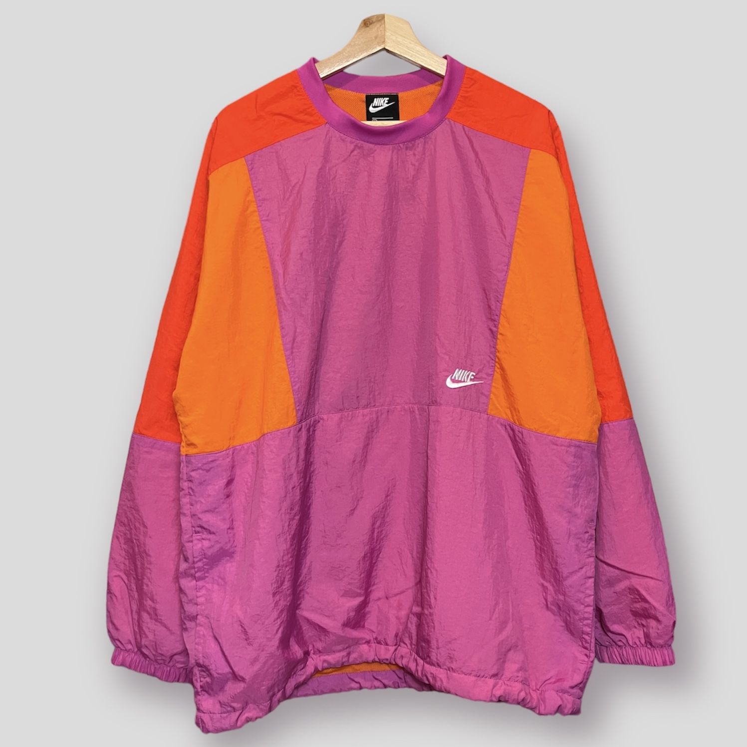 NIKE WINDBREAKER CREWNECK SIZE LARGE