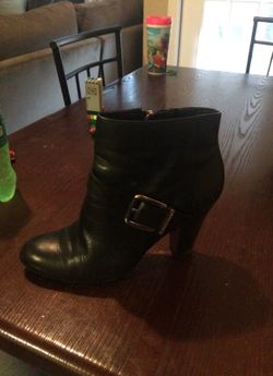 Woman's shoes