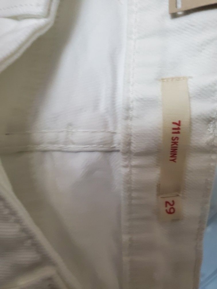 Levi's 711 Skinny Jeans 16$