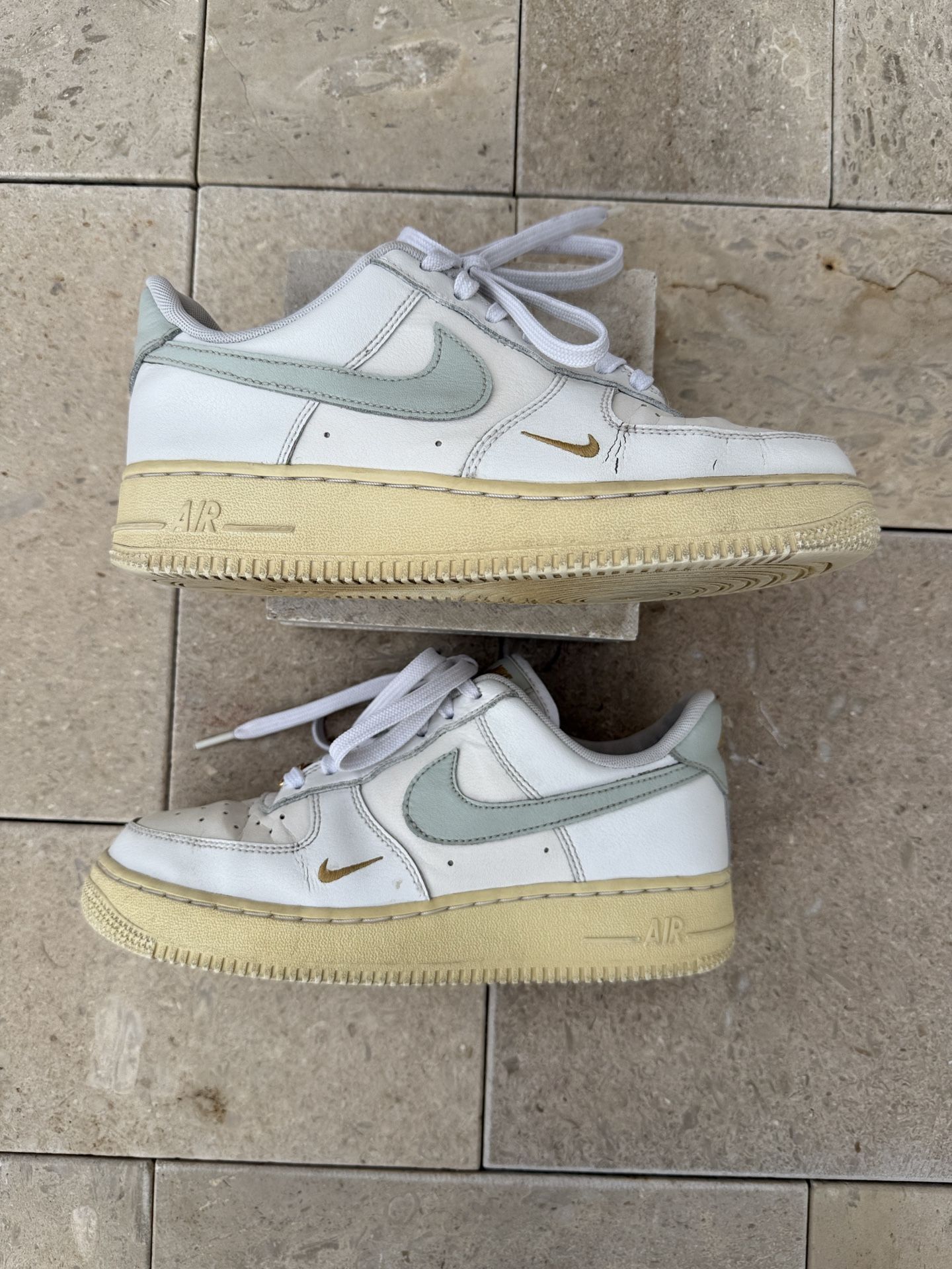 Wmns Nike Air Force 1 ’07 LX
