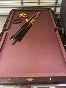 Imperial International pool table, in perfect condition for your enjoyment.