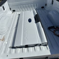 Takeoff beds fit 23-25 ford f250-350 6.7 size bed 6.75 inches $2500 se habla español. 