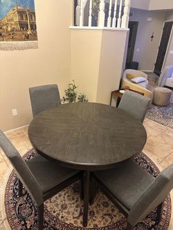 Circle Dining Table with 4 Chairs