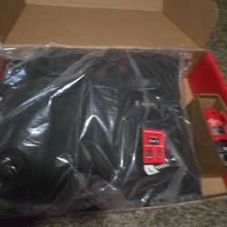 M12 MILWAUKEE JACKET LARGE