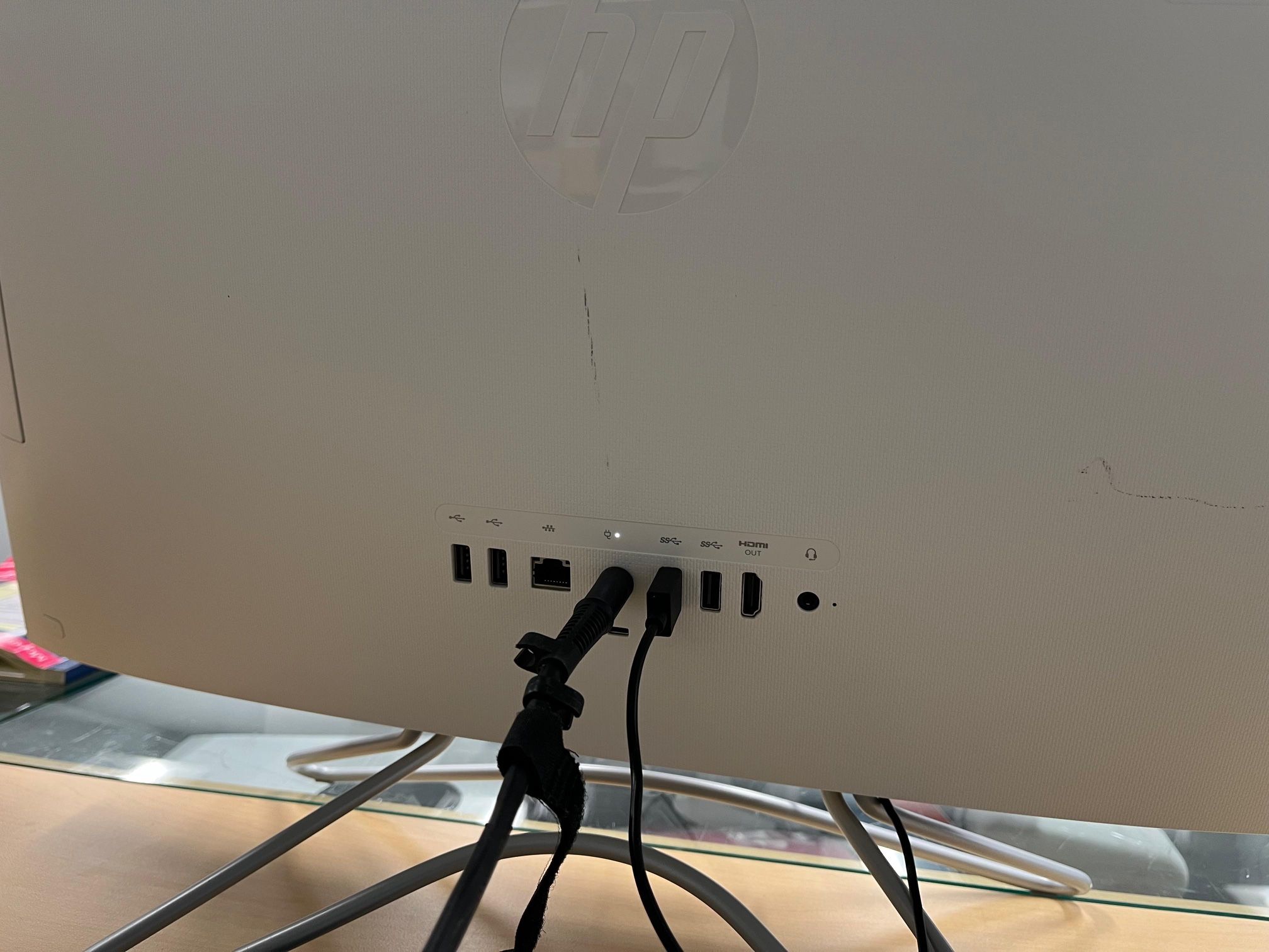 Hp All in one 24-f0xx Core i3-8Gen  SSD 256gb ram 8GB Microsoft Windows 11pro  Touch screen   $250